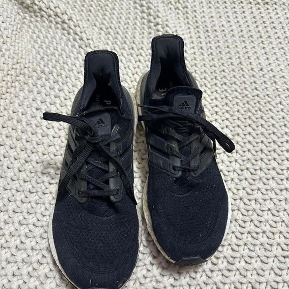 Black adidas ultra boost trainers - Picture 2 of 7